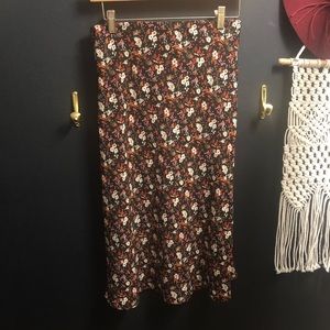 Floral midi skirt perfect for fall